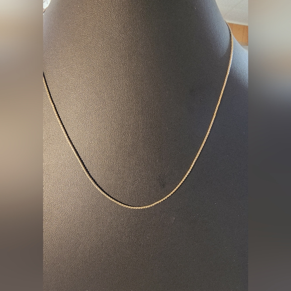 Avon Goldtone Chain Necklace – Classic Simple Design 18" - Picture 3 of 4